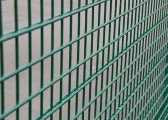 Plastic coated welded wire mesh fence panels Corrosieweerstand 2 gebogen