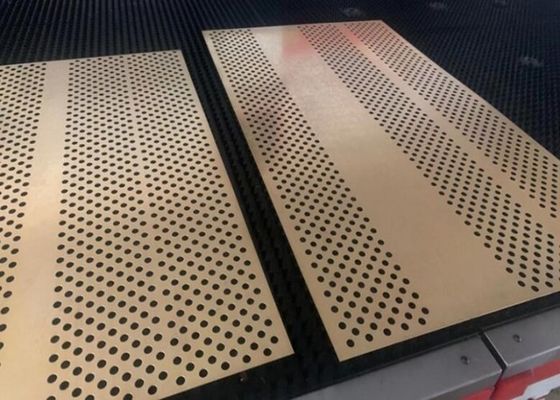 Op maat gemaakte geperforeerde metalen gaasplaat voor architecturale filtratie