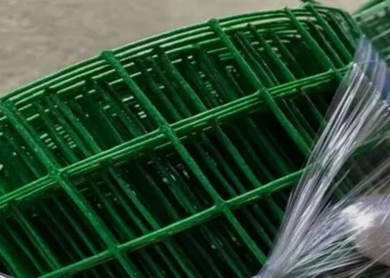 Het groene Met een laag bedekte 0.35mm6mm het Schermen van Draadmesh roll welded wire mesh Broodjes Anti Verouderen