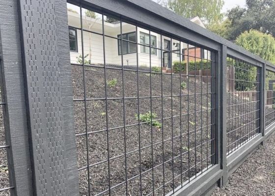 Zwarte vierkante gaten gelaste draadnetpanelen voor scholen met een gemakkelijke installatie