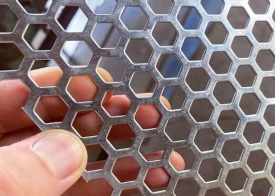 Kleurrijke PVC-coating geperforeerde aluminiumplaat voor buitenmuurdecoratie