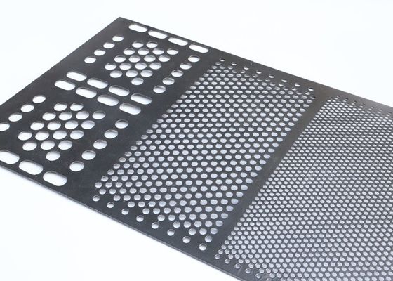 0.7mm wit geperforeerd aluminium plaat met vierkante gaten voor decoratie