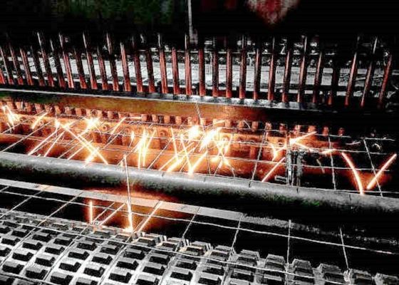 Roestbestendige gegalvaniseerde oppervlakte gelaste gaas omheining rollen 1,5 mm diameter