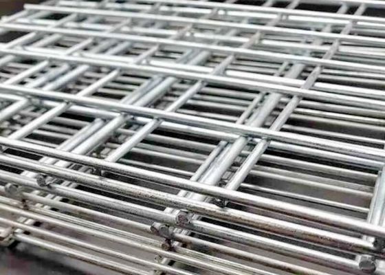 Aanpasbare duurzame warm gedompelde gegalvaniseerde gelaste draadnetpanelen
