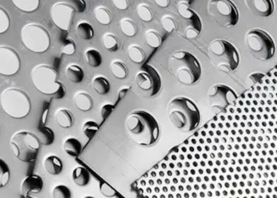Treksterkte 250 tot 550 MPa Geperforeerd metalen paneel Op aanvraag en veelzijdige optie voor meerdere industriële toepassingen